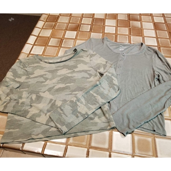 American Eagle Outfitters Tops - 🌻 2 American Eagle Cropped Longsleeve Tops